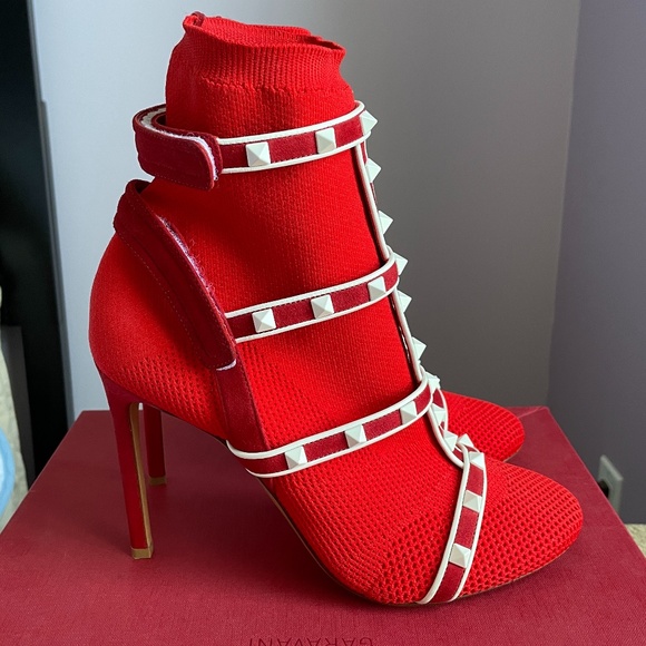 Valentino Garavani Rockstud Bodytech Boots - Picture 5 of 16